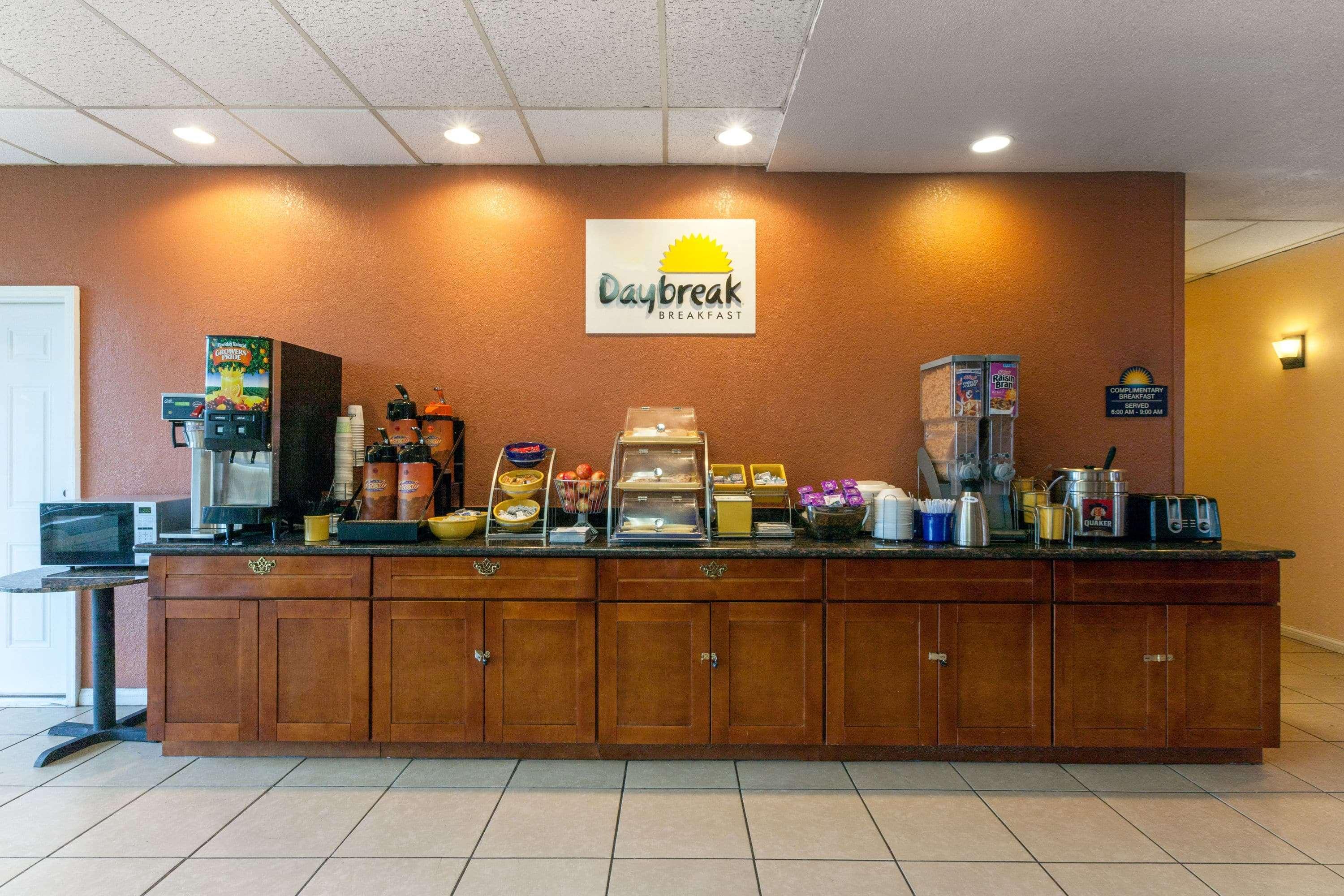 Days Inn By Wyndham Oklahoma City Fairground Екстериор снимка