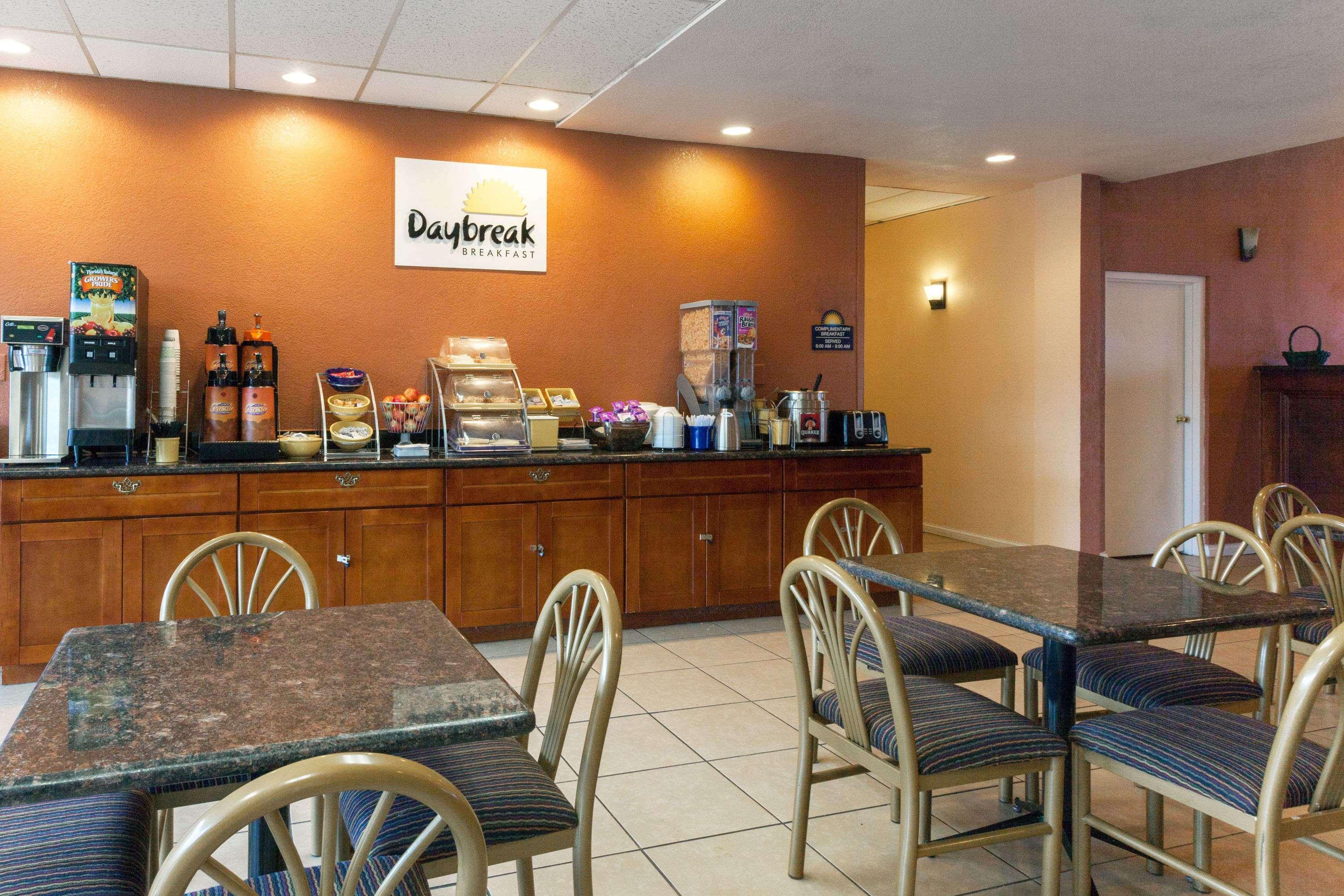 Days Inn By Wyndham Oklahoma City Fairground Екстериор снимка